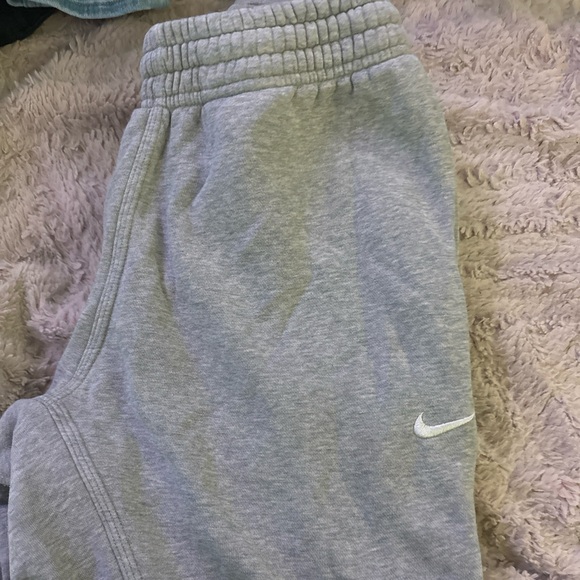Men’s Nike Gray sweatpants - Picture 1 of 4